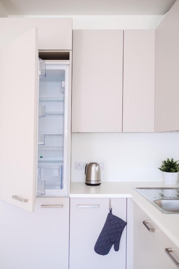 Newly Built Apartment In Vibrant Neighbourhood Praga Exterior foto